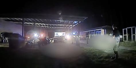 paul murdaugh crime scene photo|GRAPHIC: Deputies’ bodycam video released showing Murdaugh。